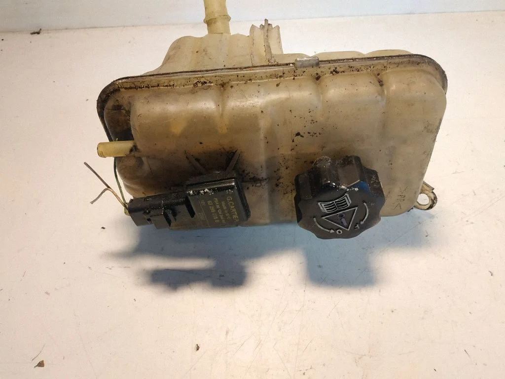 Coolant expansion tank/reservoir