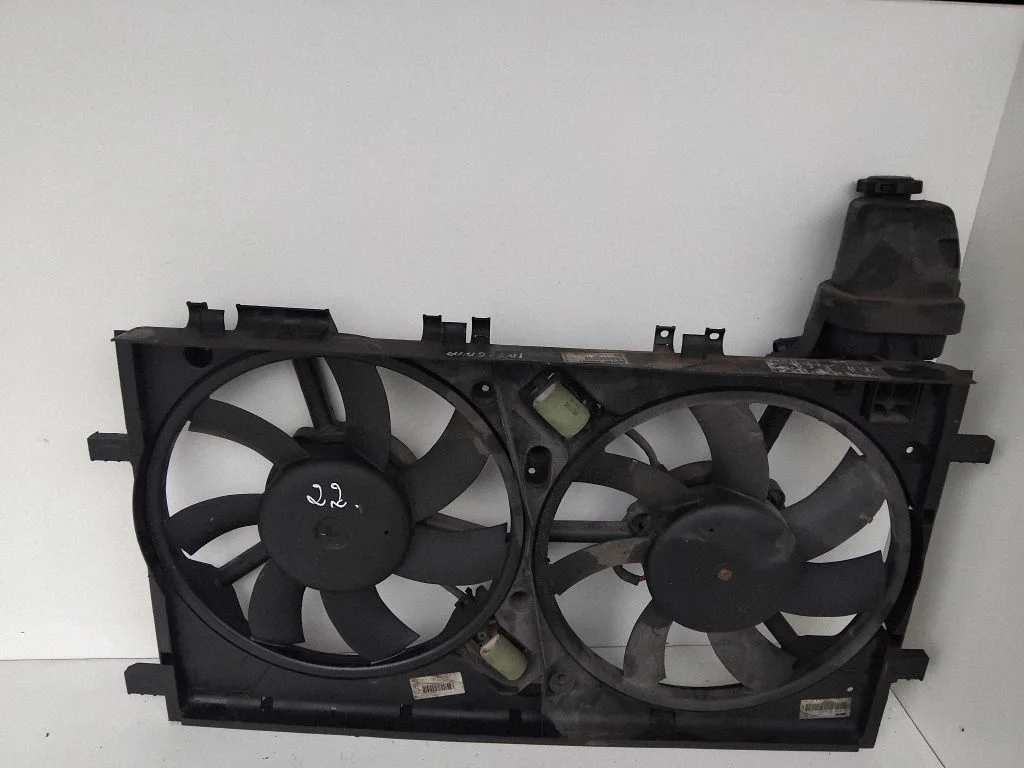 Electric radiator cooling fan P8660004