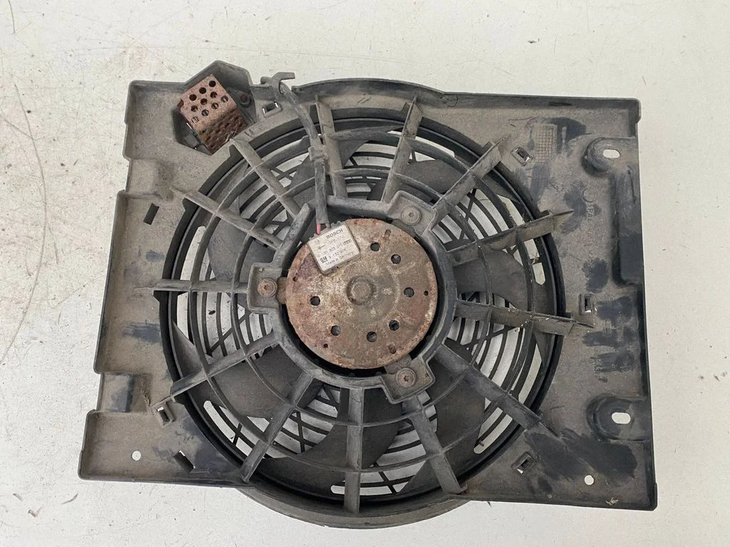 Radiator cooling fan shroud 9132916