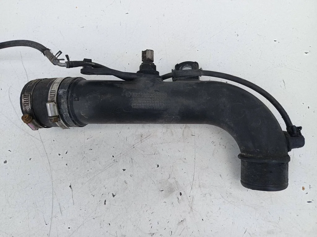 Vahejahuti voolik (-ud)/ toru (-d) 173620R011