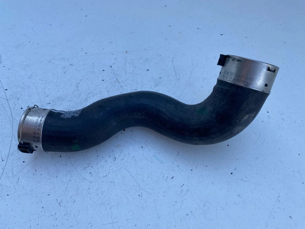 Vahejahuti voolik (-ud)/ toru (-d) A2465280282