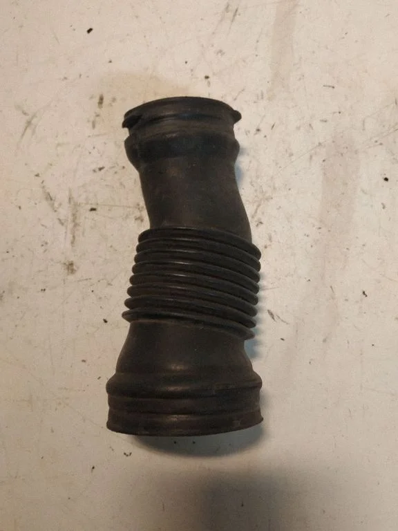 Vahejahuti voolik (-ud)/ toru (-d) – Volvo V70 (2005-2008)