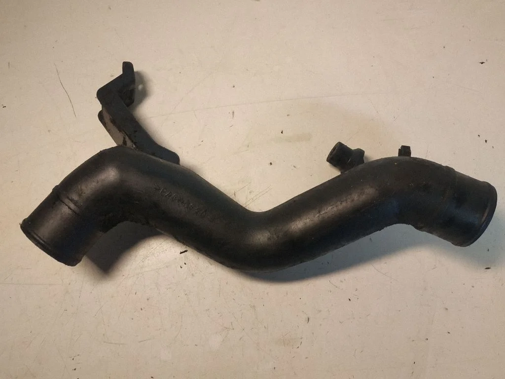 Intercooler hose/pipe