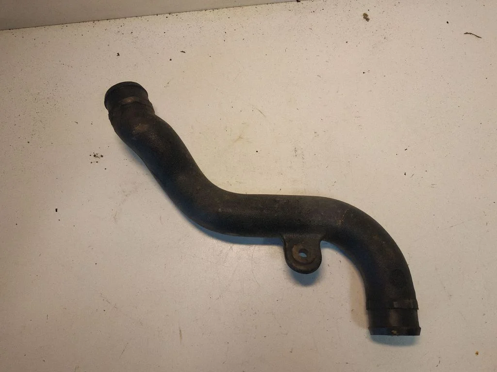 Vahejahuti voolik (-ud)/ toru (-d) – Volkswagen Passat B5 (1997-2000)