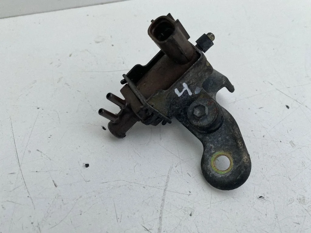 Turbo solenoid valve – Toyota Avensis T220 (2000-2003)