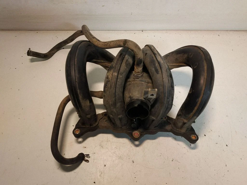 Intake manifold – Toyota Yaris Verso (1999-2005)