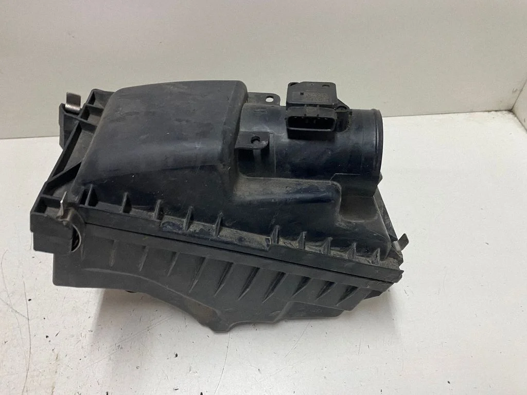 Air filter box – Toyota Avensis T250 (2006-2009)