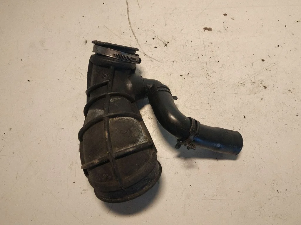 Gaisa caurule uz turbīnu – Opel Zafira A (1999-2005)