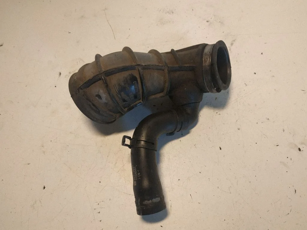 Gaisa caurule uz turbīnu – Opel Zafira A (1999-2005)