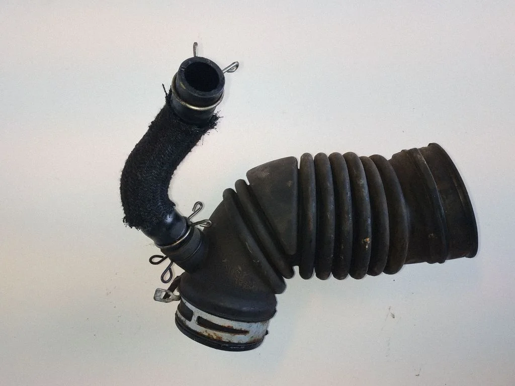Air intake hose/pipe – Toyota Auris 150 (2006-2012)