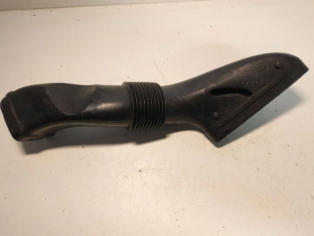 Air intake duct part – Volvo V70 (2005-2008)