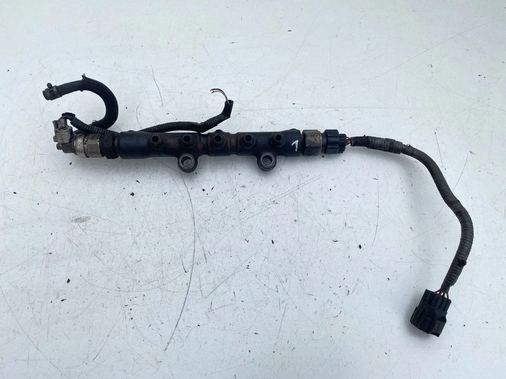 Fuel main line pipe – Toyota Avensis T250 (2003-2006)