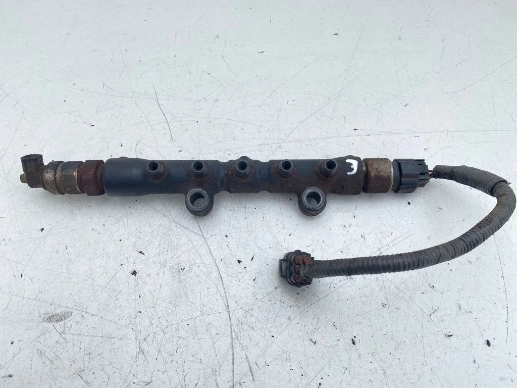 Fuel main line pipe – Toyota Avensis T250 (2003-2006)