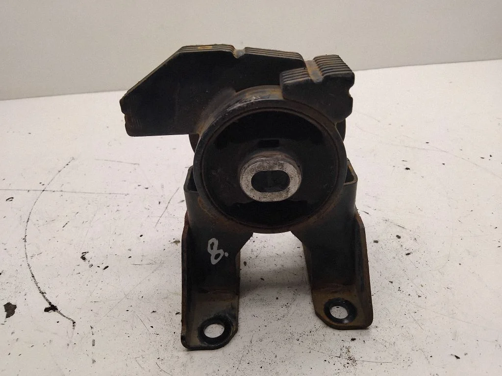 Engine mount bracket