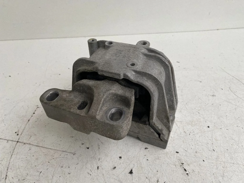 Engine mount bracket 1K0199262