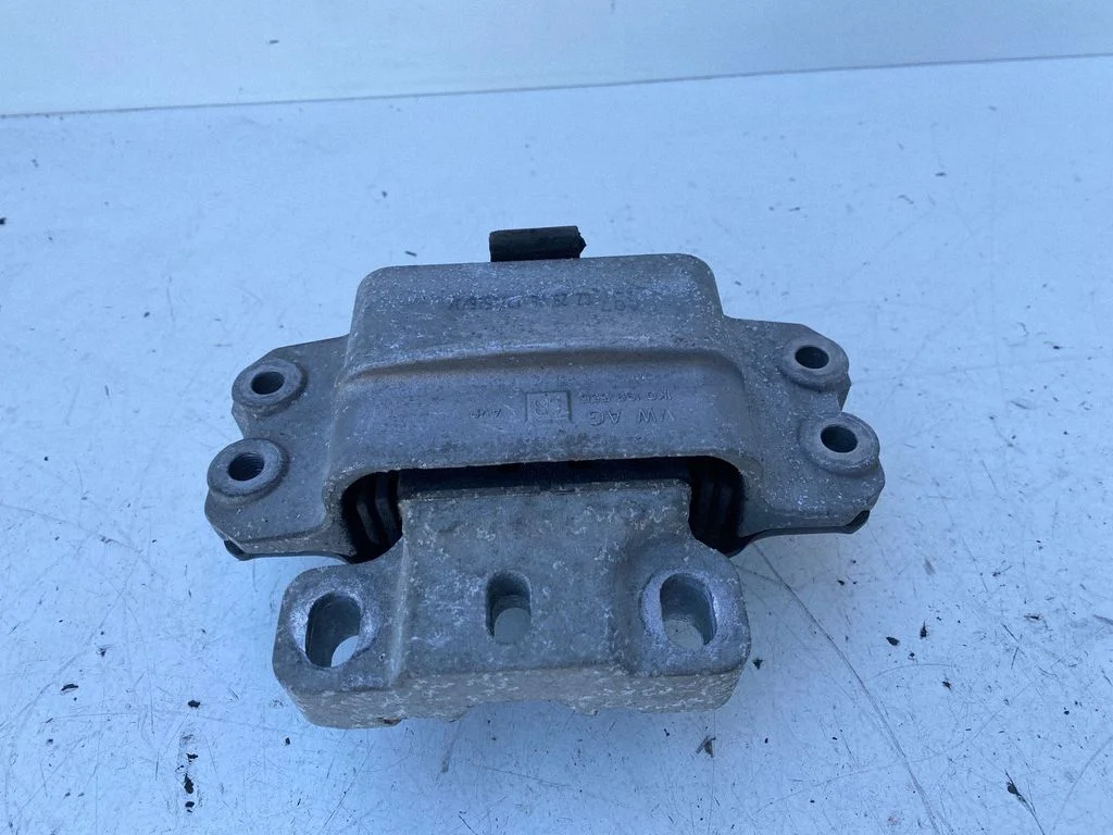 Dzinēja spilvens 1K0199555CB