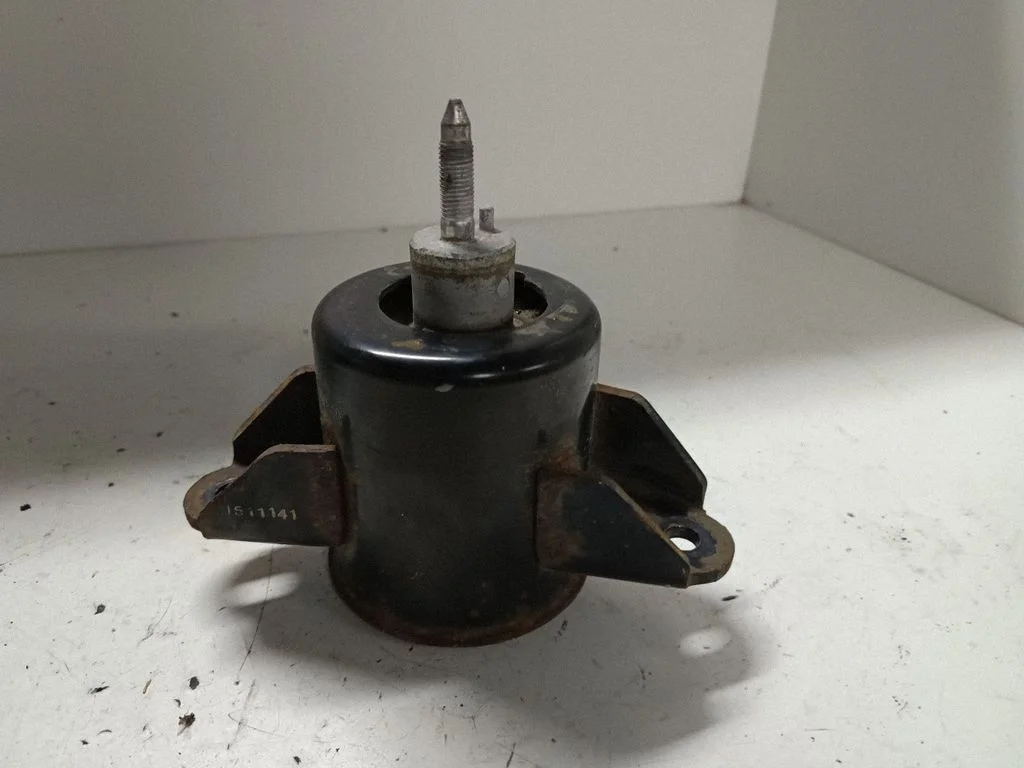 Engine mount bracket