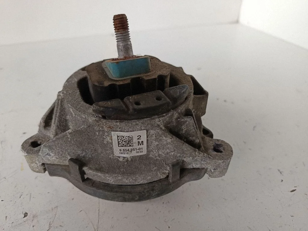 Engine mount bracket 685425101