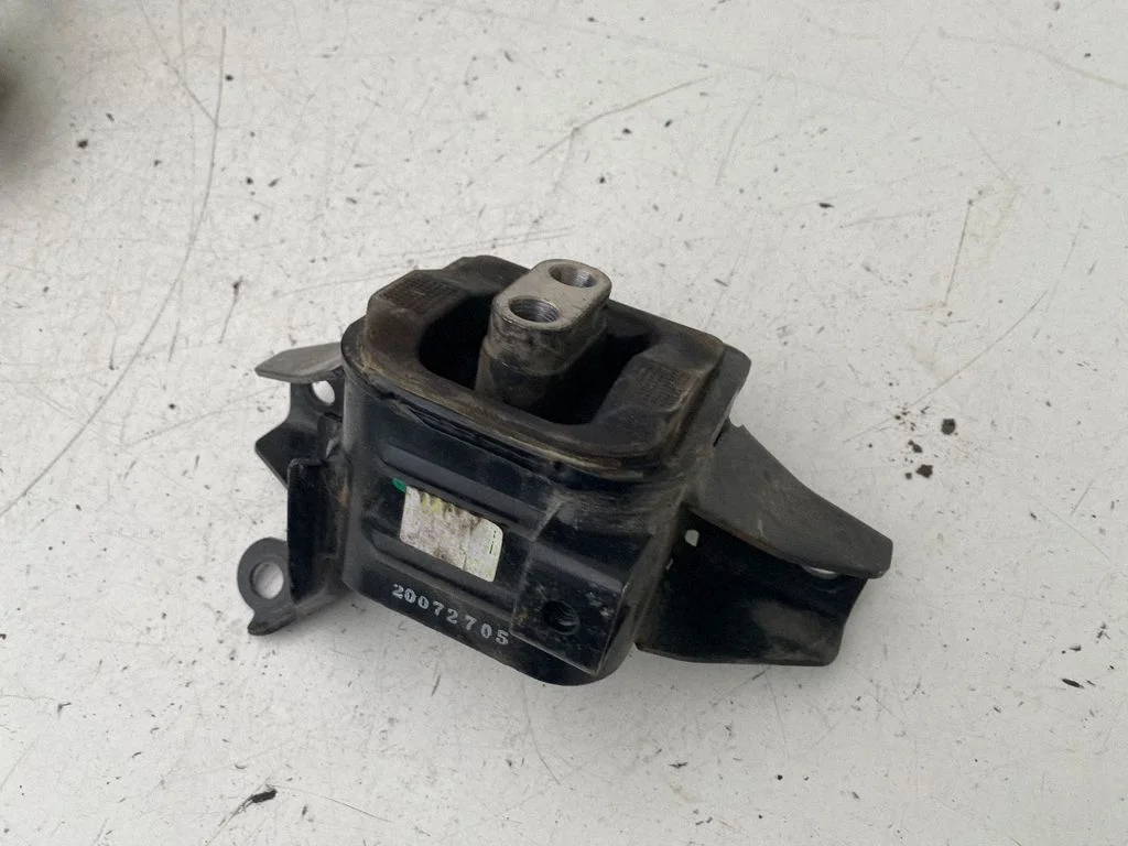 Engine mount bracket 21872K4000