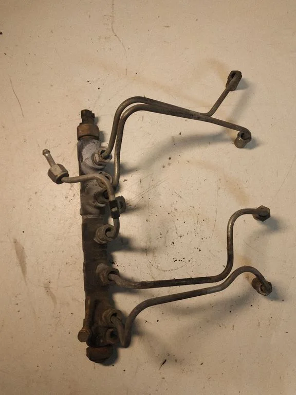 Fuel main line pipe