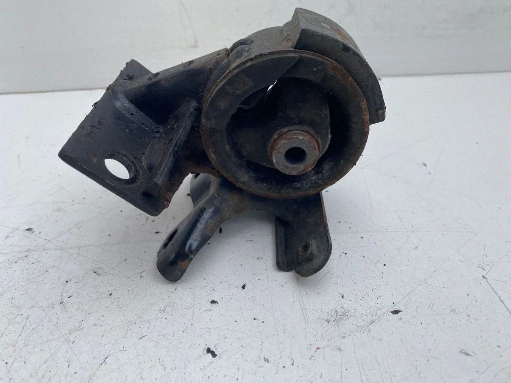 Engine mount bracket
