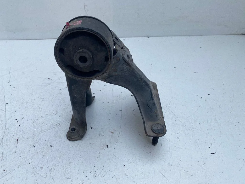 Engine mount bracket