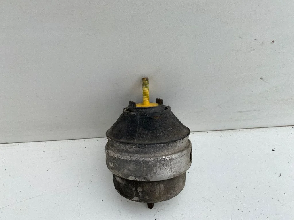 Dzinēja spilvens 8D0199379AG