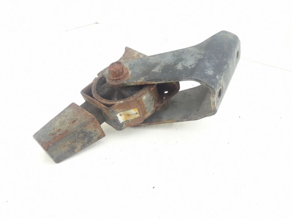 Engine mount bracket