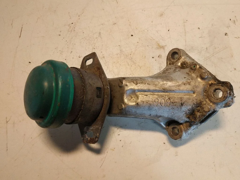 Engine mount bracket 9641690980