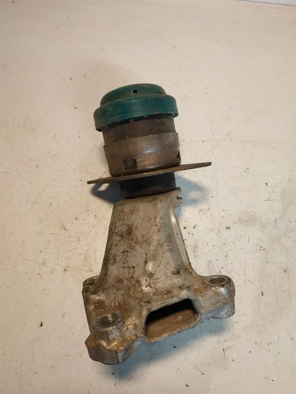 Engine mount bracket 9640952280