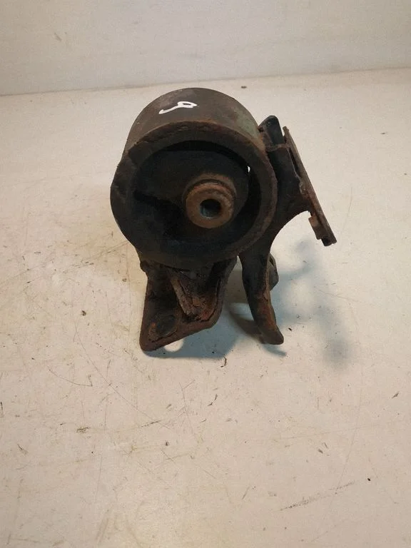 Engine mount bracket