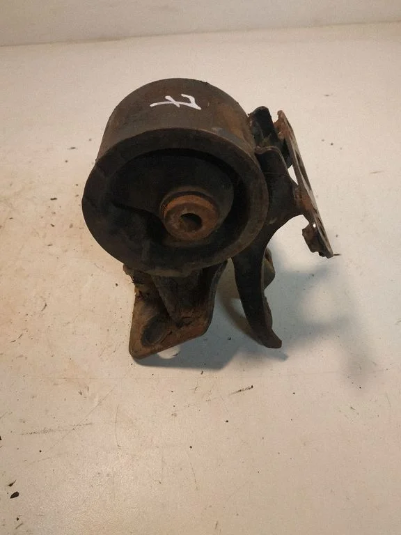 Engine mount bracket