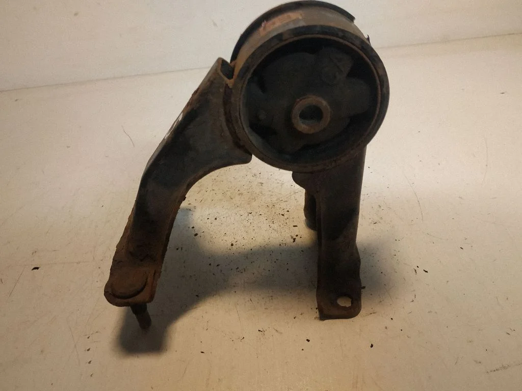 Engine mount bracket