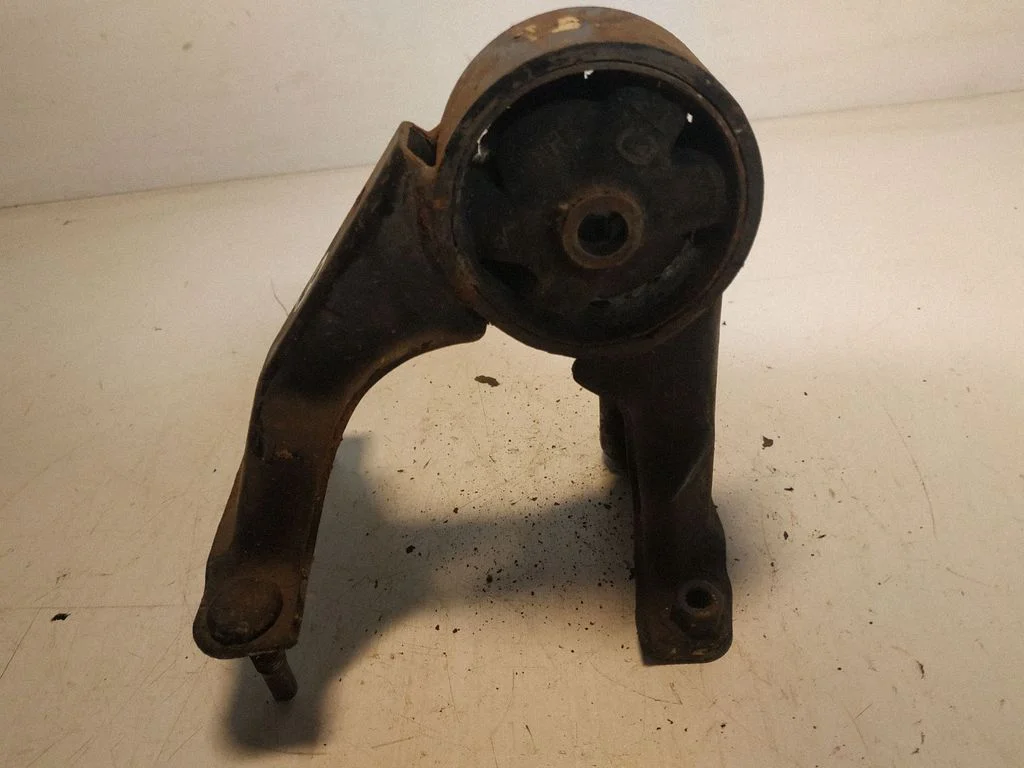 Engine mount bracket