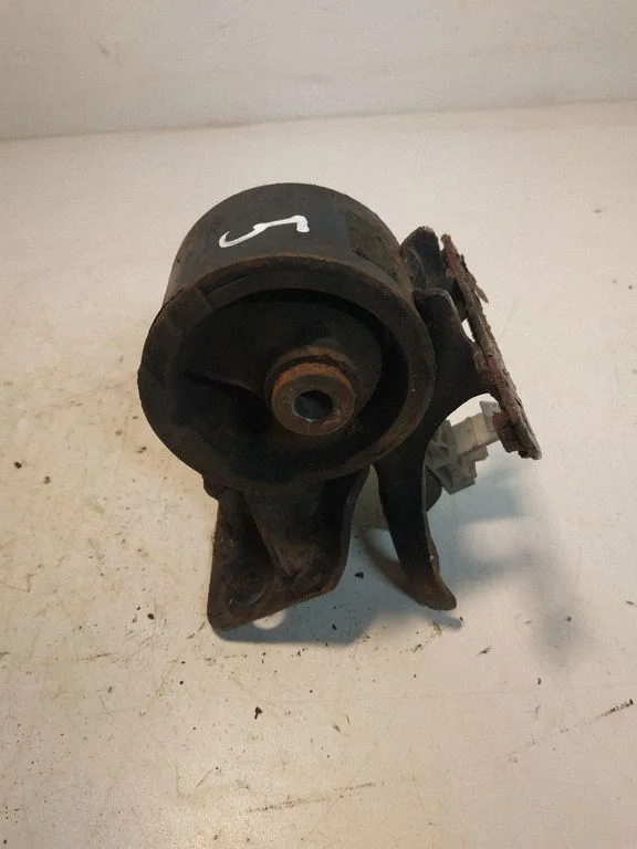 Engine mount bracket