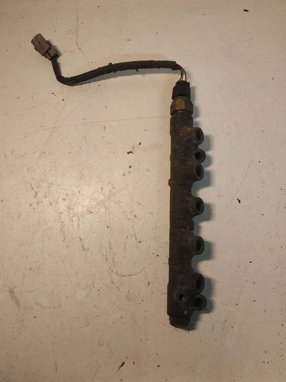 Fuel main line pipe – Toyota Avensis T220 (2000-2003)