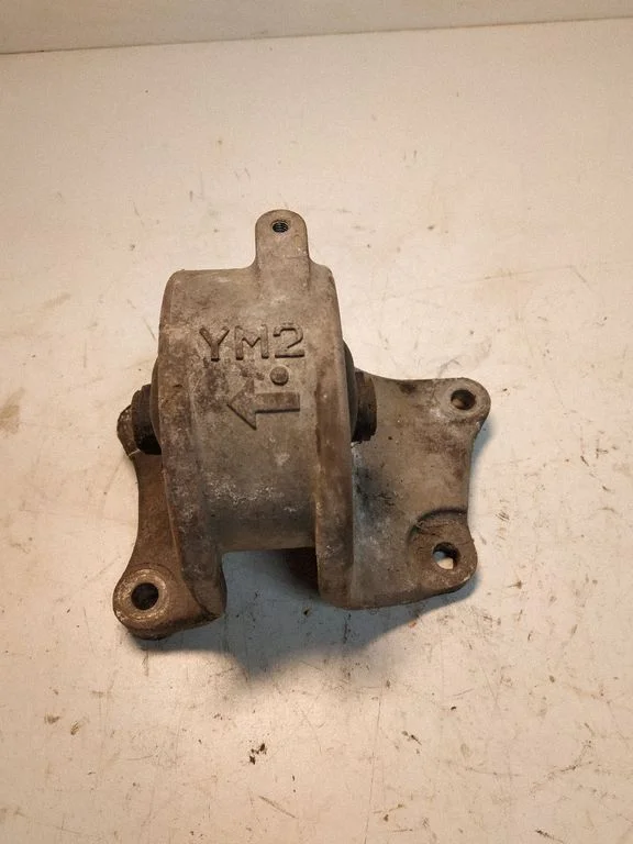 Engine mount bracket – Nissan Almera N16 (2000-2010)