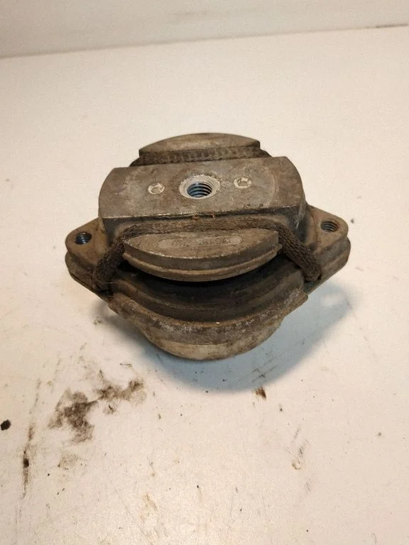 Engine mount bracket 3618280