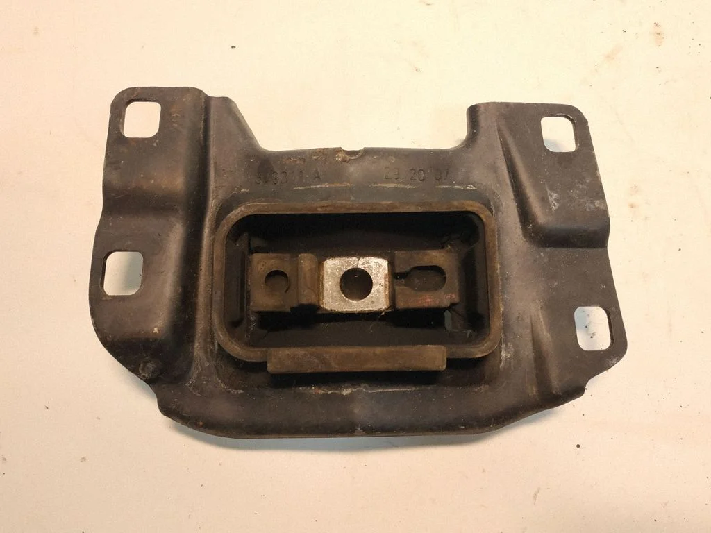 Dzinēja spilvens 322A40