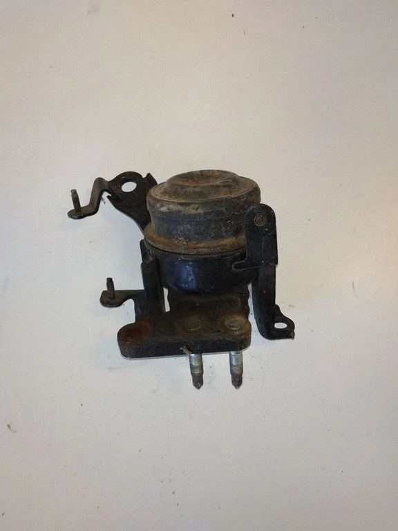 Engine mount bracket