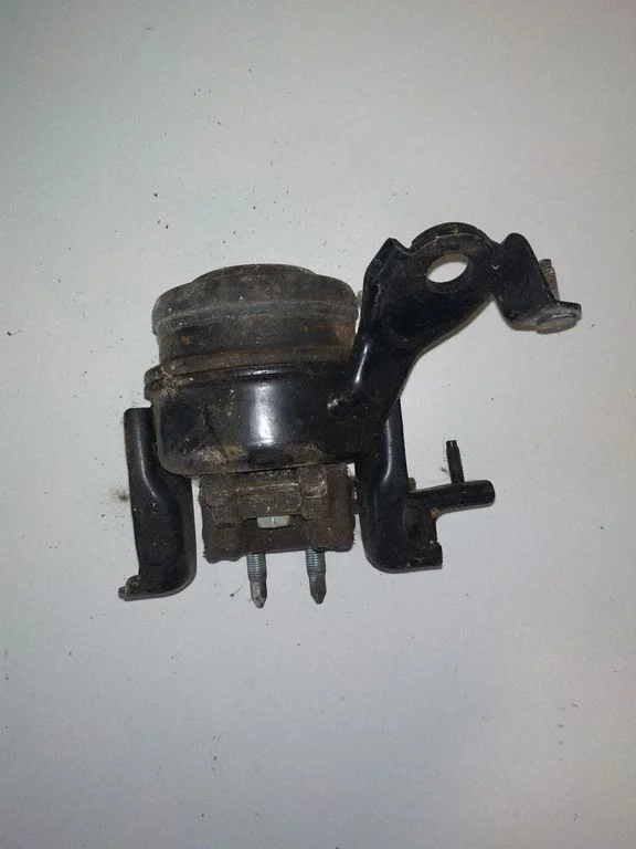 Engine mount bracket