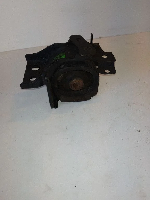Engine mount bracket