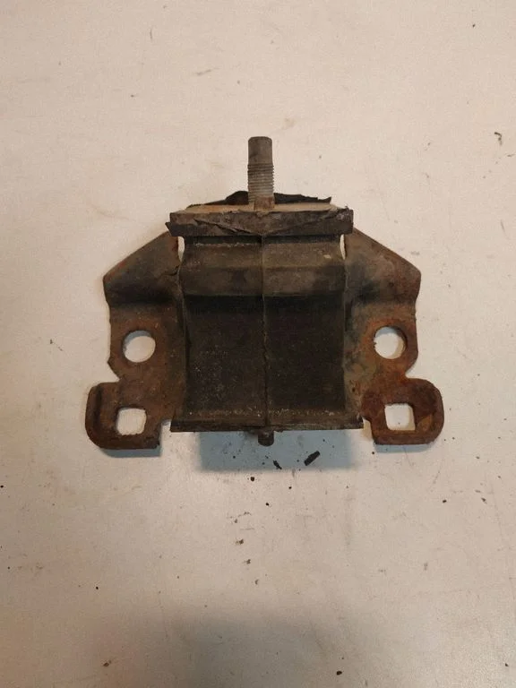 Engine mount bracket – Nissan Pathfinder R51 (2005-2012)