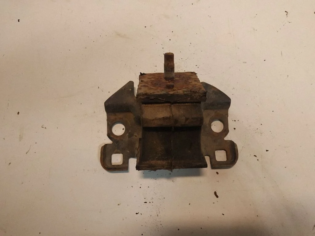 Engine mount bracket – Nissan Pathfinder R51 (2005-2012)