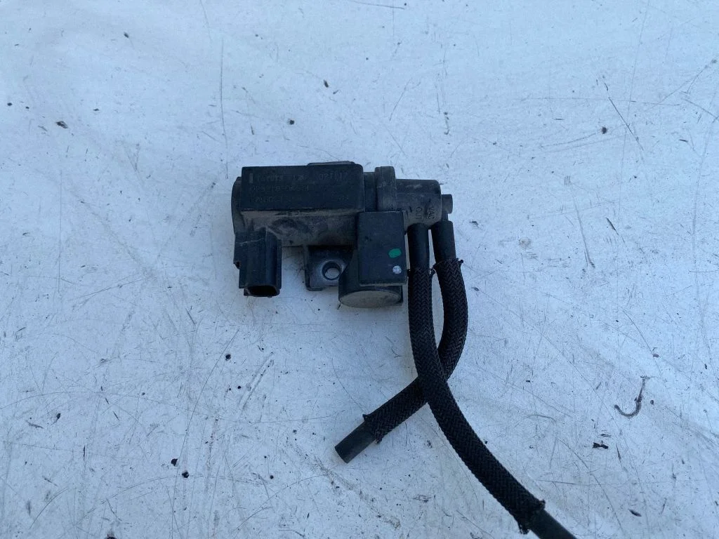 Vacuum valve – Toyota RAV 4 (XA30) (2006-2016)
