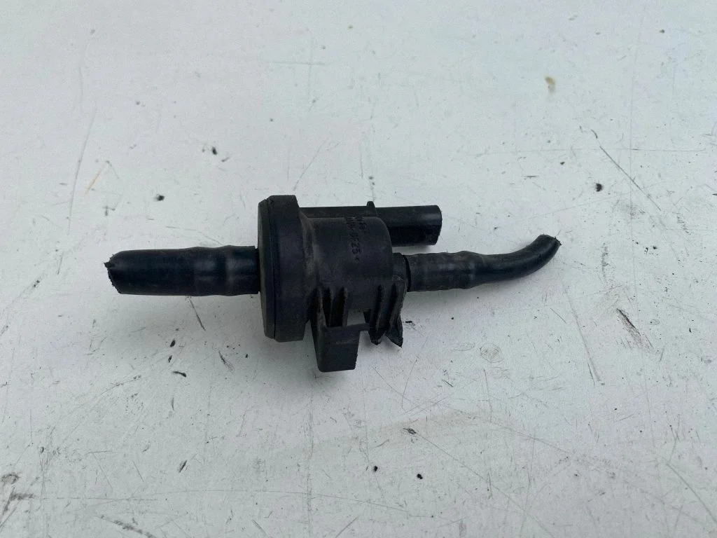 Vacuum valve AG9N9C915AA