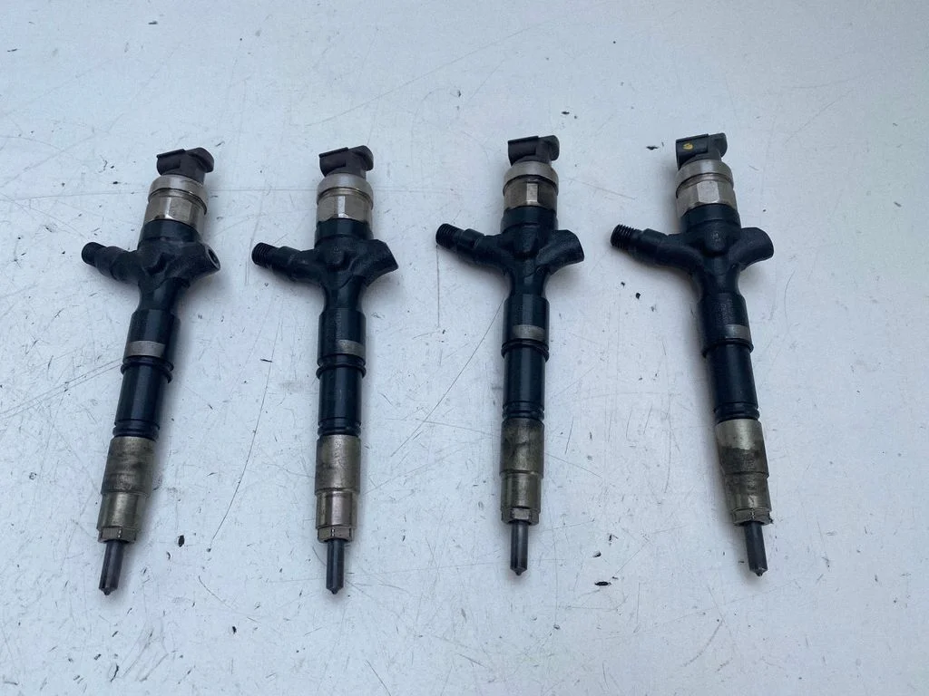 Fuel injectors set 2367030100