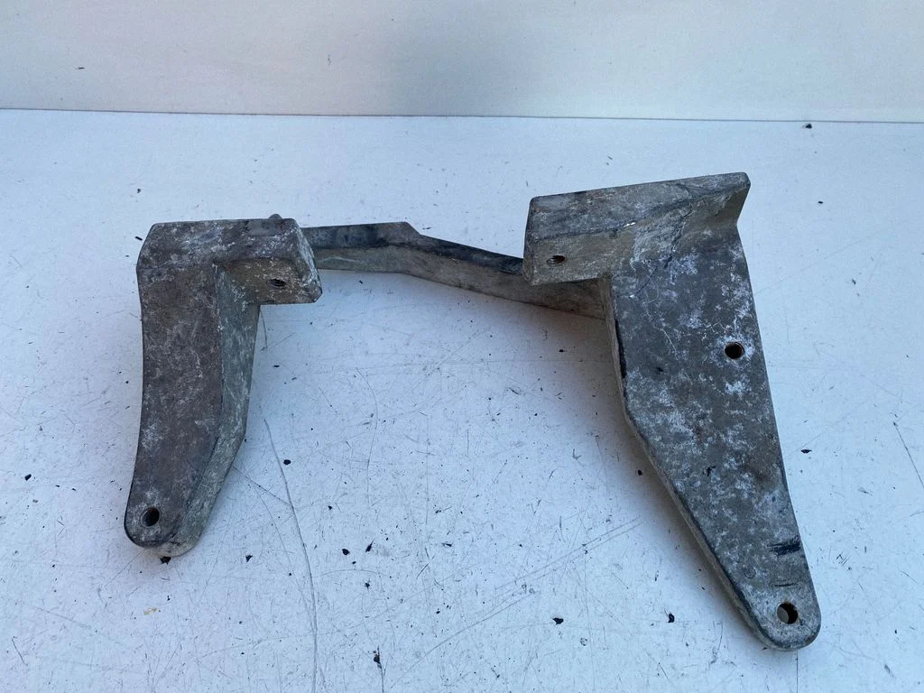 Engine mounting bracket A6382661101