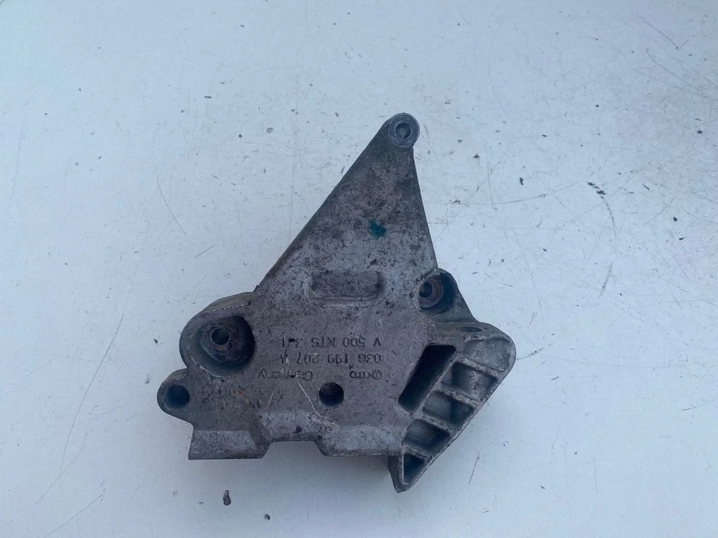 Engine mounting bracket – Volkswagen Golf Plus (2005-2013)