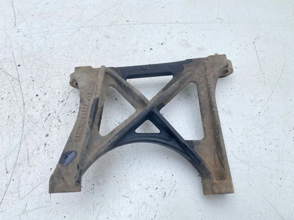 Mootori kinnituskronstein 171180G010